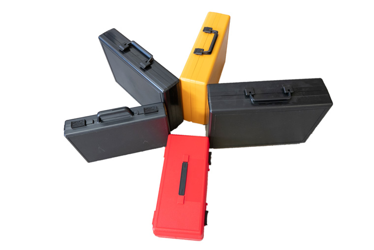 Sortiment von Emplast Kunststoffkoffer